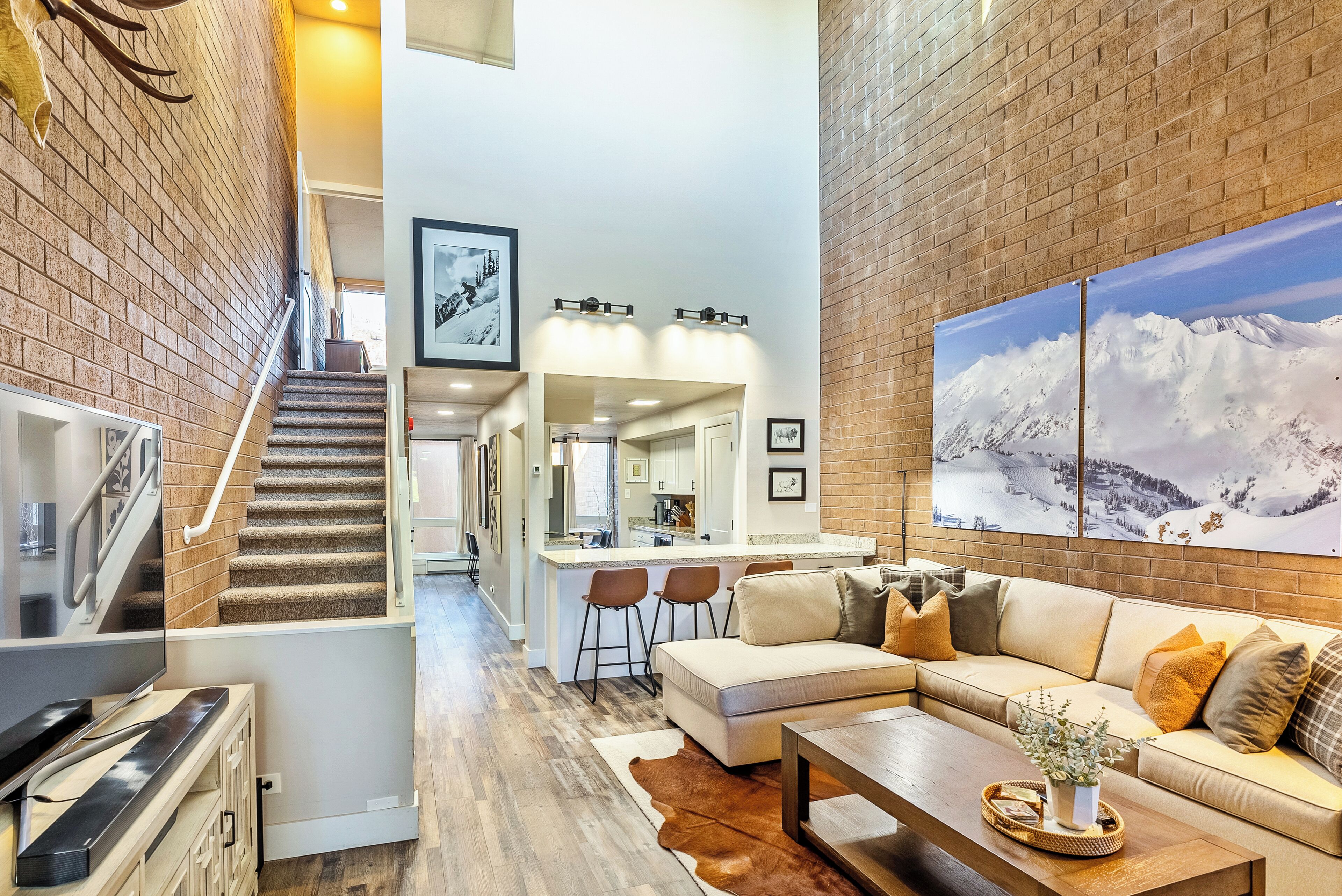 Smart TV, fireplace, video library, stereo