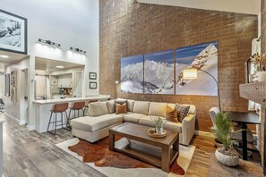 Smart TV, fireplace, video library, stereo - Park City Mountain Access, Stunning Views of PCMR Hot Tub/ Pool 2BR 2.5BA (Park City)