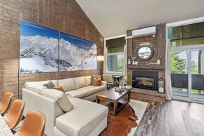 Smart TV, fireplace, video library, stereo - Park City Mountain Access, Stunning Views of PCMR Hot Tub/ Pool 2BR 2.5BA (Park City)