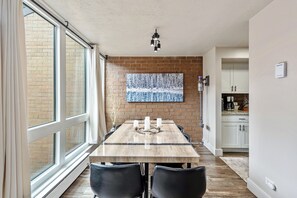 Dining - Park City Mountain Access, Stunning Views of PCMR Hot Tub/ Pool 2BR 2.5BA (Park City)