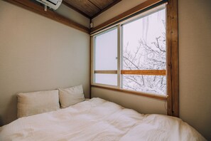 House | Iron/ironing board, free WiFi, bed sheets - 3BD Yuzawa Onsen Lodge - House B (Minamiuonuma)