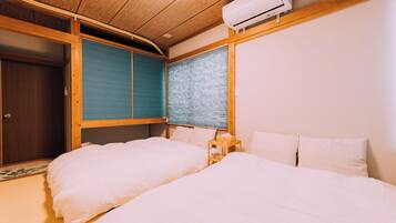 Casa | Tabla de planchar con plancha, wifi gratis y ropa de cama