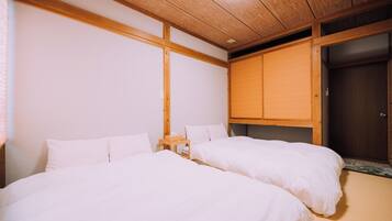 Iron/ironing board, free WiFi, bed sheets