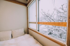 House | Iron/ironing board, free WiFi, bed sheets