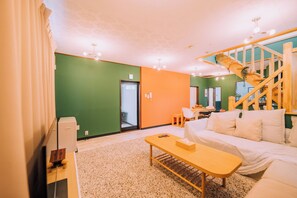 Casa | Tabla de planchar con plancha, wifi gratis y ropa de cama 