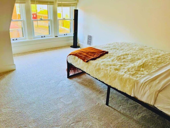 Family House, Non Smoking, Haiwan Kesayangan Dibenarkan | Cadar kapas Mesir, peralatan tempat tidur premium, busa memori