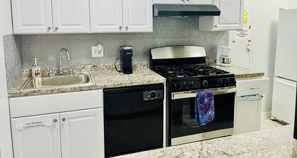 Perfect 3-bedroom 2-bath apartment with AC in Aspen Hill