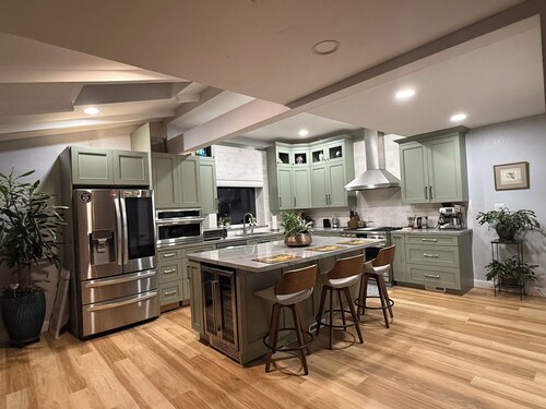 Private 4-bedroom house on large creek with serene backyard