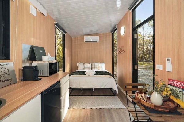 1 bedroom, bed sheets