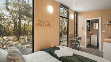 1 bedroom, bed sheets
