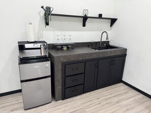 冰箱、微波炉、厨具/餐具、纸巾