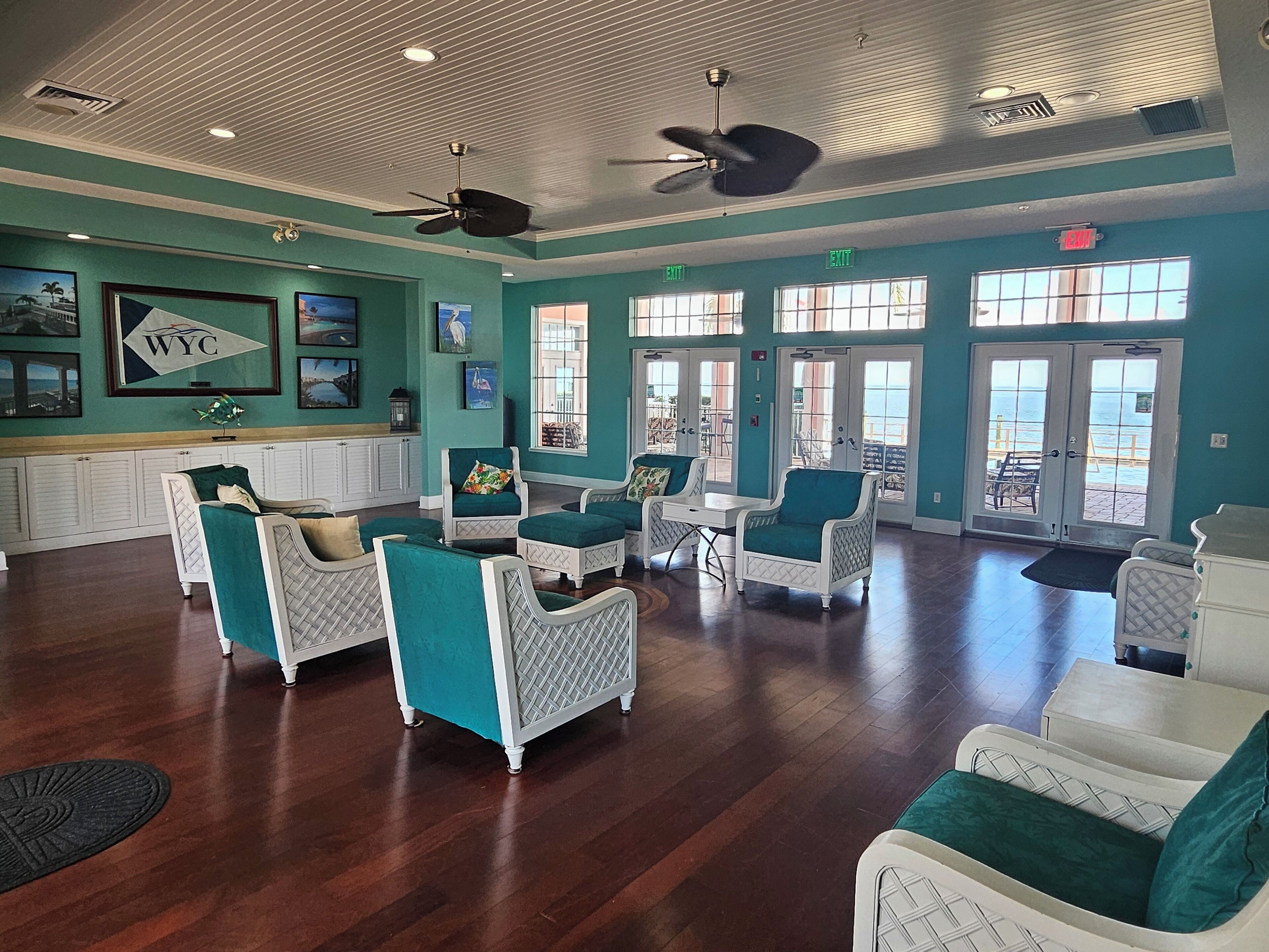 Updated Waterfront Condo, Pool + Pier, 10 Min To Beach & Downtown St. Pete - St. Petersburg, FL
