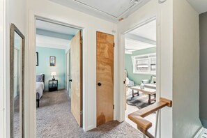 2 bedrooms, desk, iron/ironing board, WiFi