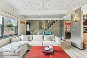 TV, fireplace, offices