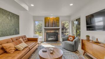 TV, fireplace, offices