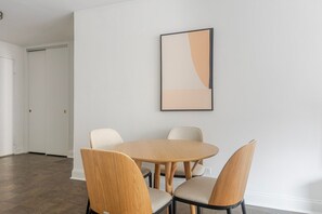 Dining - Blueground | Carnegie Hill, fitness center, nr Central Park (New York)