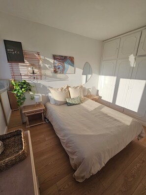 2 chambres, fer et planche à repasser, Wi-Fi, draps fournis