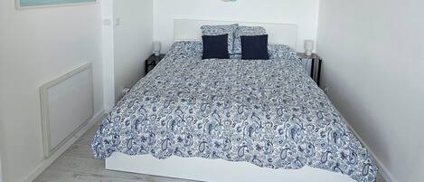 2 bedrooms, iron/ironing board, WiFi, bed sheets