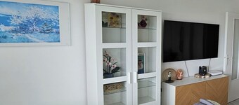 The suspended break between Versailles and Paris