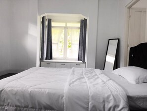 Basic Villa | Desk, free WiFi