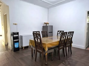 Basic Villa | Dining room