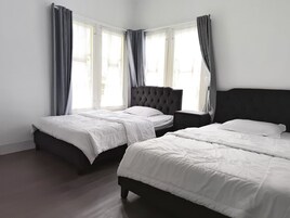 Basic Villa | Desk, free WiFi