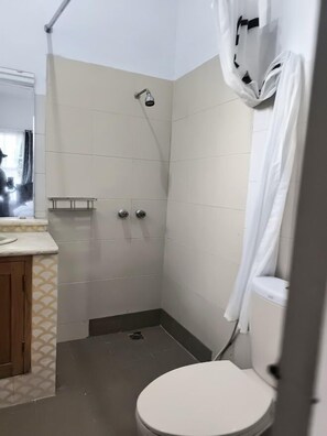 Villa básica | Baño | Toallas, jabón, shampoo, papel de baño 