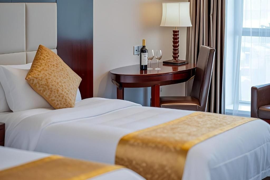 مكتب ومساحة عمل للكمبيوتر المحمول وواي فاي مجانًا