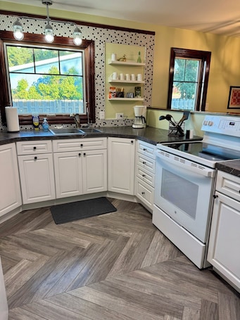 Fridge, microwave, oven, stovetop. Centrally located in Circle, MT with 3 comfortable bedrooms!