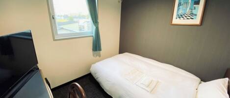 1 bedroom, desk, free WiFi, bed sheets