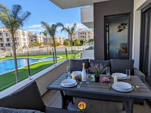 Outdoor dining - Family-Friendly 2-Bed Apt & Pool VM52 (Villamartín)