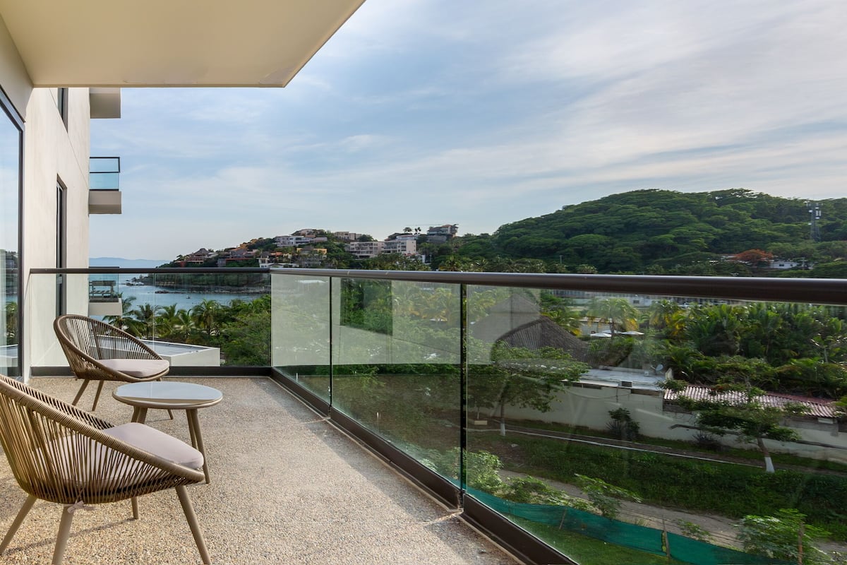 Condo, Kitchenette, Partial Sea View | Pemandangan balkoni