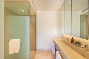 Apartment | Bathroom