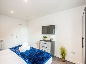 2 عدّة غرف نوم وخدمة الإنترنت