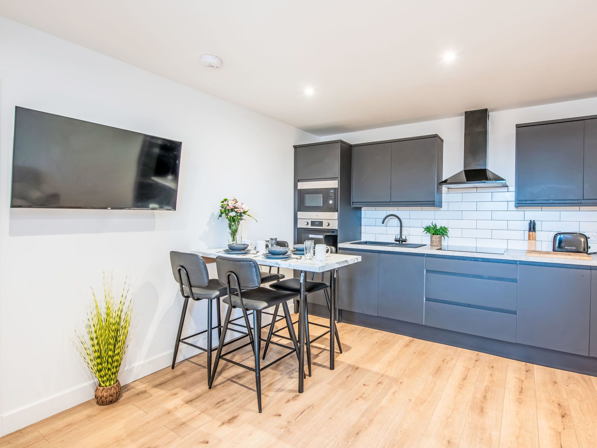 Fridge, microwave, oven, cookware/dishes/utensils