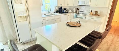 Mikrowelle, Ofen, Herdplatte, Geschirrspüler