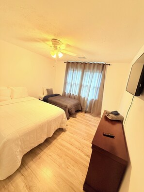 4 bedrooms, desk, iron/ironing board, WiFi