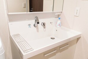 Hårføner og håndklær