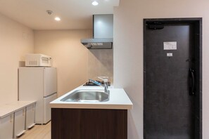 Fridge, microwave, stovetop, cookware/dishes/utensils