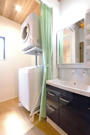 Hårtørrer, håndklæder