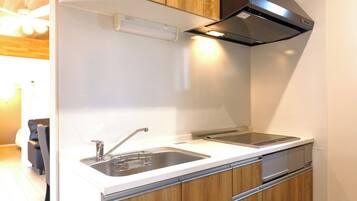 雪櫃、微波爐、爐具、廚房用具/餐具/器皿