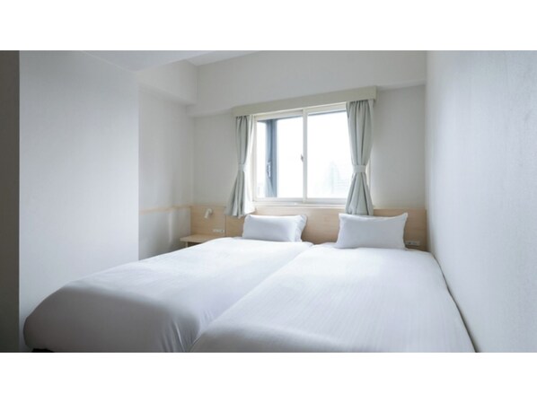 مكتب ومكواة/لوح كي وواي فاي مجانًا وملاءا�ت أسرّة