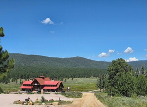 Exterior - Warm & Welcoming 2BR + Loft in the Heart of Angel Fire (Angel Fire)