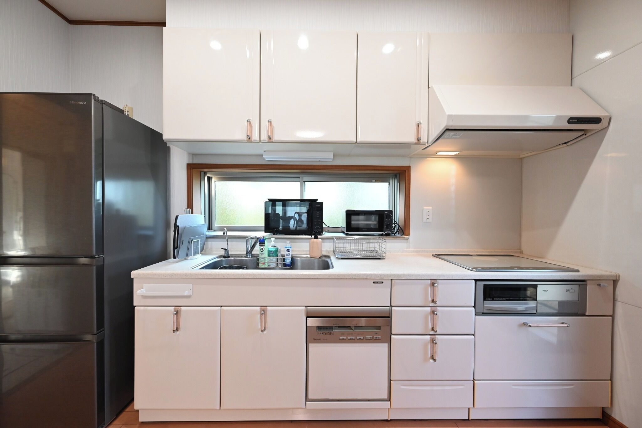 Fridge, microwave, stovetop, cookware/dishes/utensils