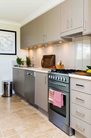 Refrigerador y utensilios de cocina 