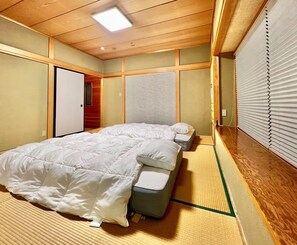 2 多间卧室、办公桌、上网接入、床单