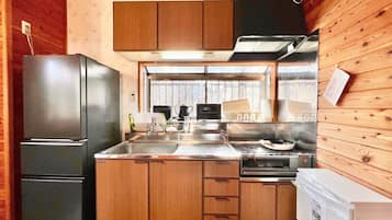 Fridge, microwave, stovetop, cookware/dishes/utensils