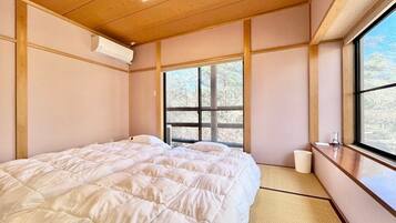 2 bedrooms, desk, internet, bed sheets