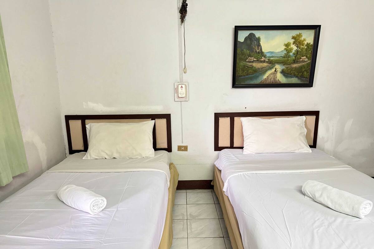 Superior Twin Room | Desk, free WiFi, bed sheets