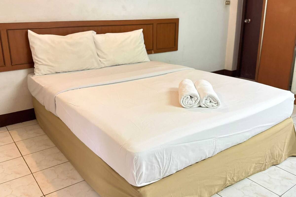 Desk, free WiFi, bed sheets